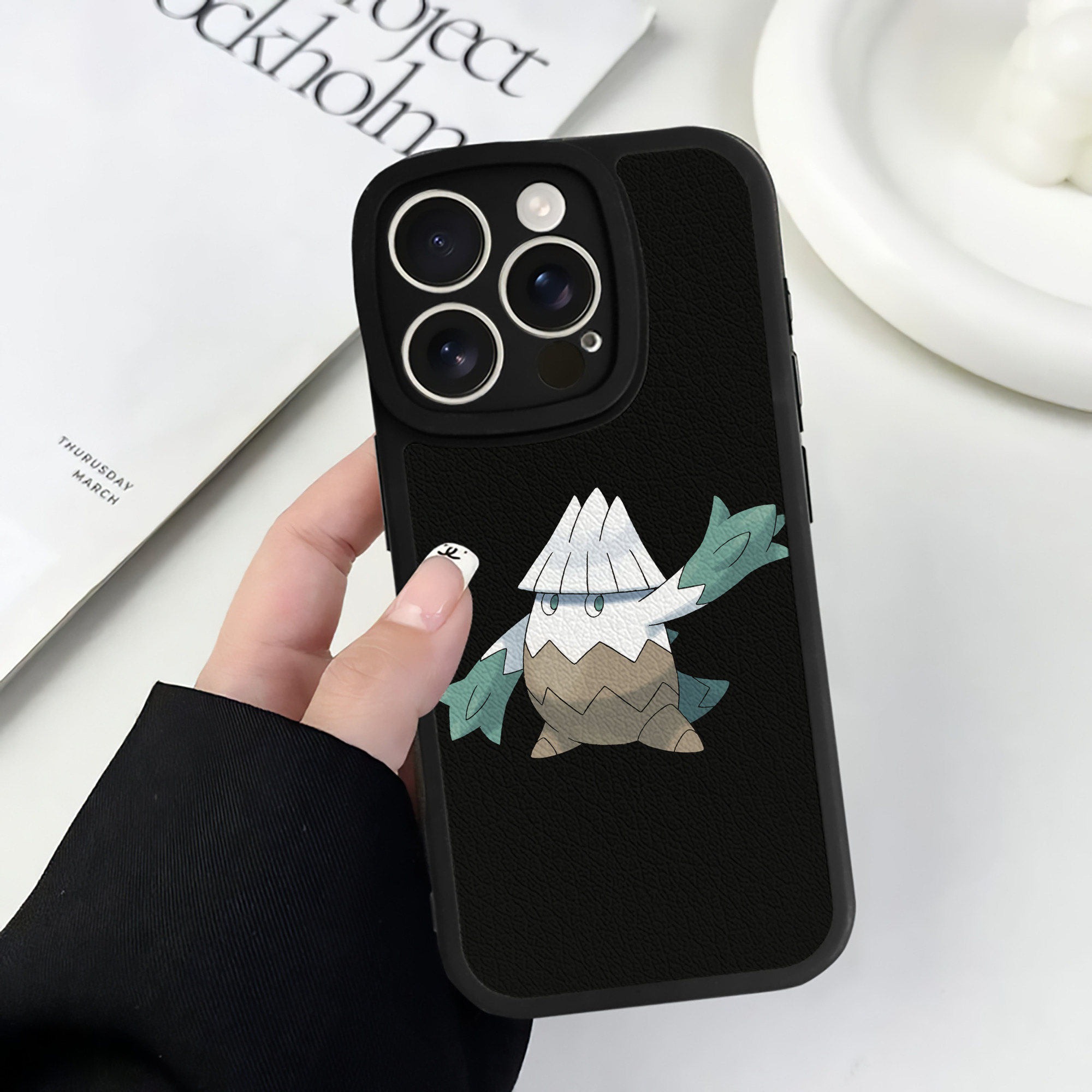 （画像用） ポケットモンスター Pokémon 【iPhone 16シリーズ対応】シリコンスマホケース（レザー調） 材質：シリコン